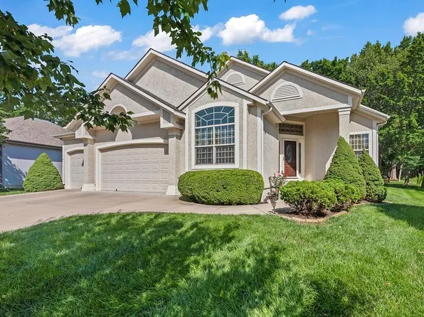 971 E 121st Ter, Olathe, KS 66061