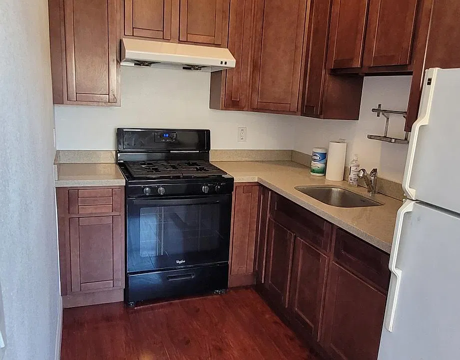 10 Victoria Ave #7