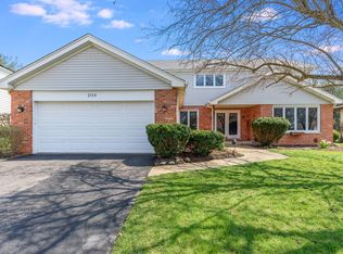 2739 Valley Forge Rd, Lisle, IL 60532