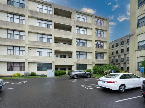 304 Judd Square #304, Wallingford, CT 06492