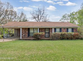 400 Pioneer Vlg, Senatobia, MS 38668