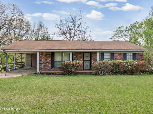 400 Pioneer Vlg, Senatobia, MS 38668