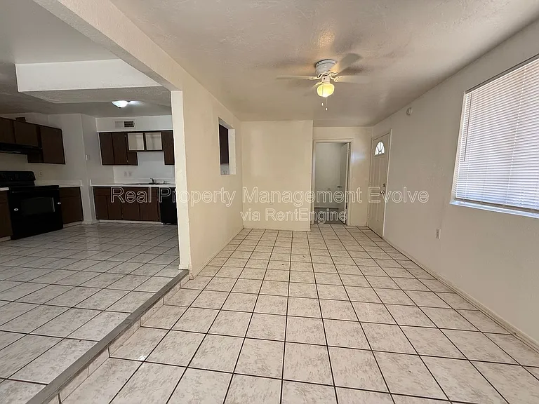 13829 N 48th Ave — Photo 11