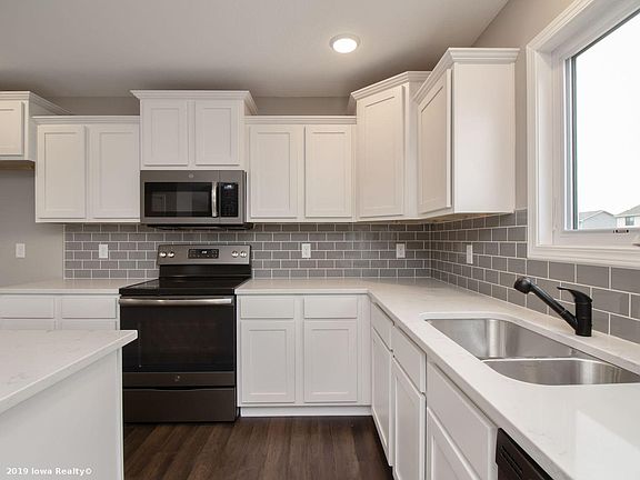 5th image of 208 Summit Cir NW