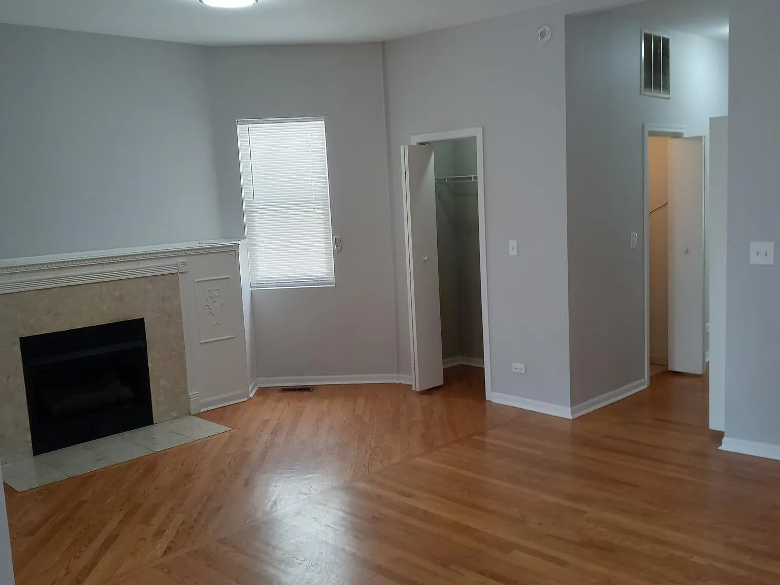 3 bed, 1400 sqft, $2,500 — Photo 2