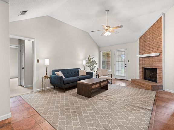 2nd image of 252 Summit View Cv