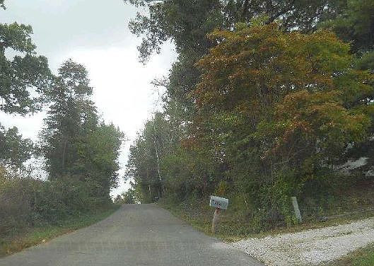 2nd image of 8265 Knoblick Rd