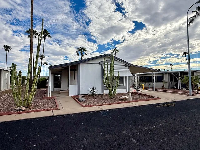 2 bed, 963 sqft, $2,300 — Photo 2