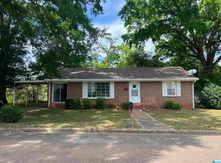 211 Sunset Dr, Talladega, AL 35160
