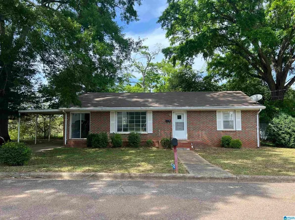 211 Sunset Dr, Talladega, AL 35160