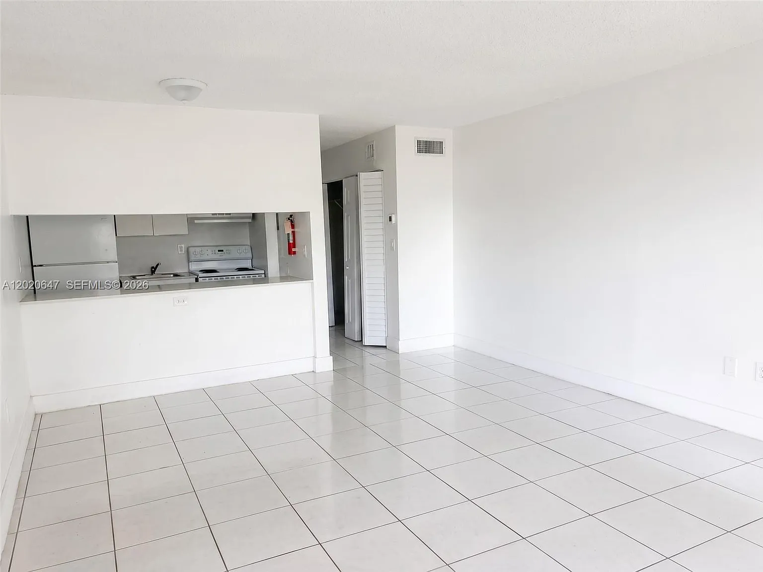 New World Condo Apts Iii — Photo 1