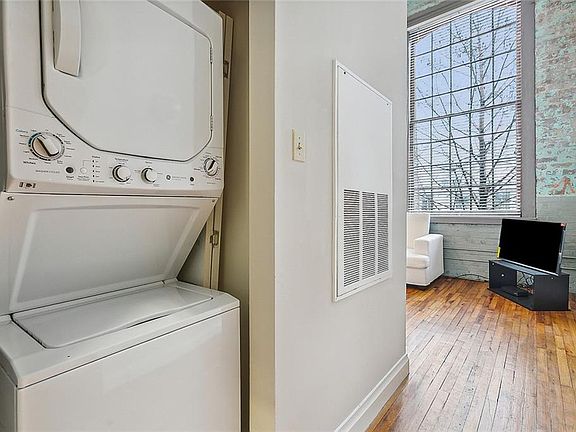 4th image of 920 Poeyfarre St APT 404