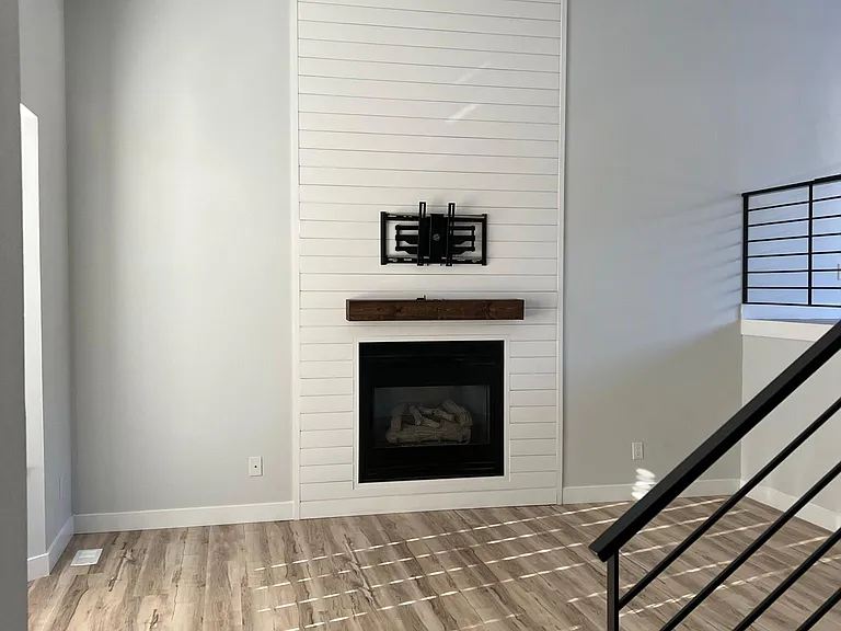 315 E Shore Rd — Photo 3