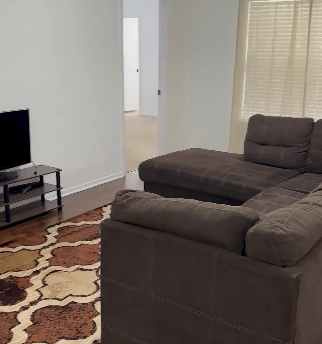 3606 Doffy Dr — Photo 1