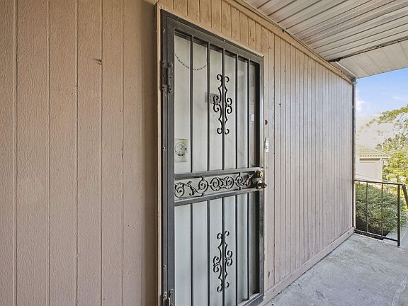 3rd image of 2401 Arlington Cres APT A