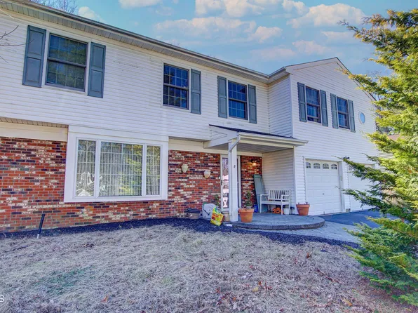 8 Feathertree Court, Howell, NJ 07731