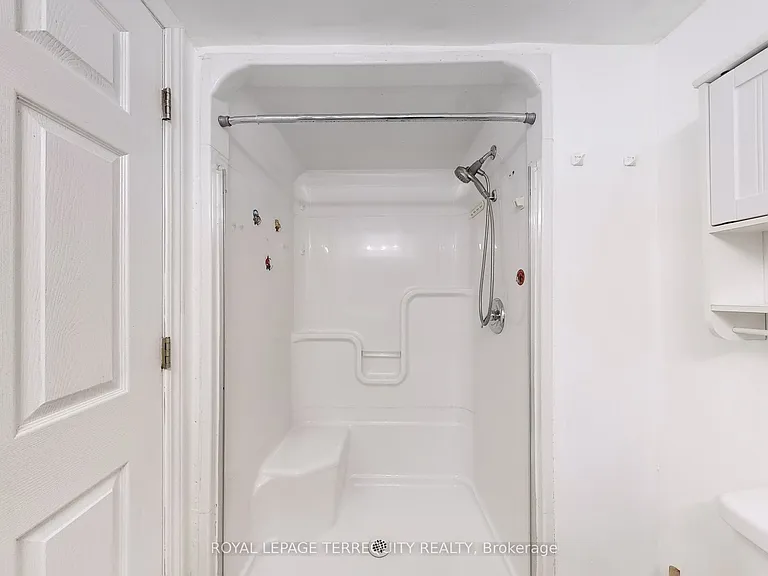 246 Elizabeth St — Photo 15