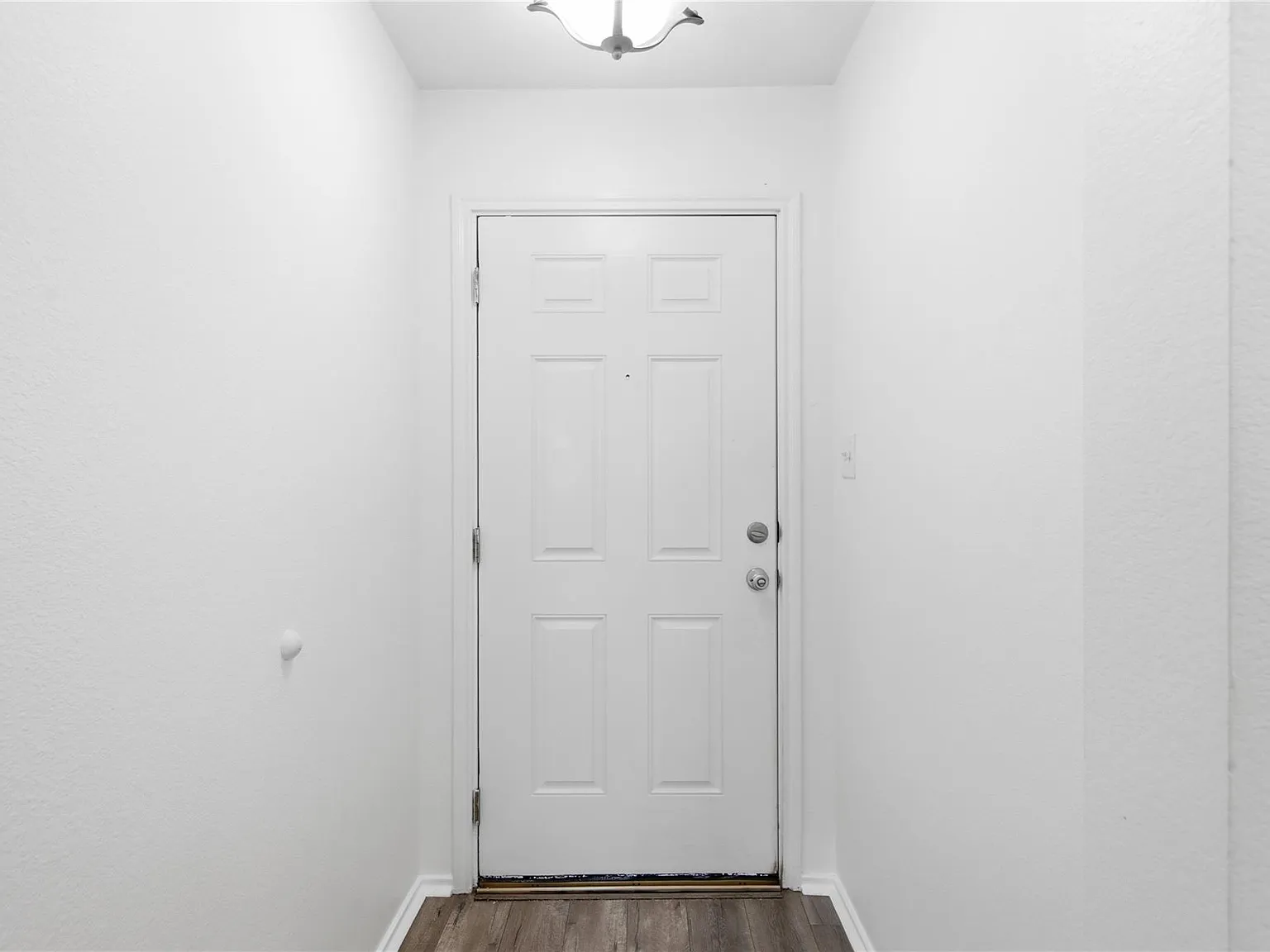 3 bed, 2.0 bath, 1214 sqft, $1,900 — Photo 3