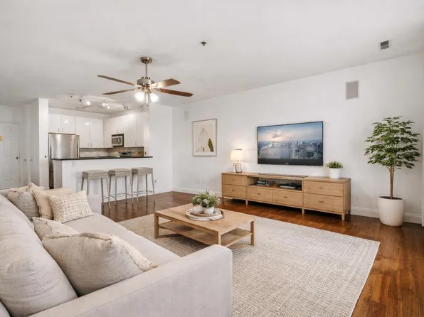 24 Avenue At Port Imperial image 1 of 29