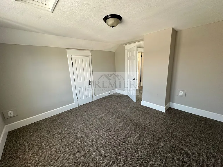 184 W North St — Photo 25