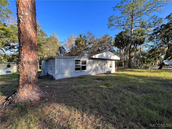 49 63rd St, Yankeetown, FL 34498