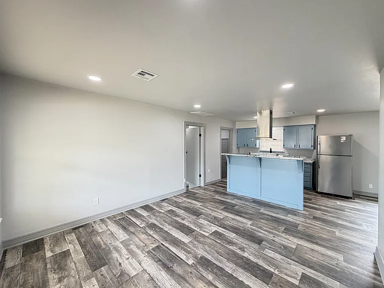 2417 NW 42nd St — Photo 4