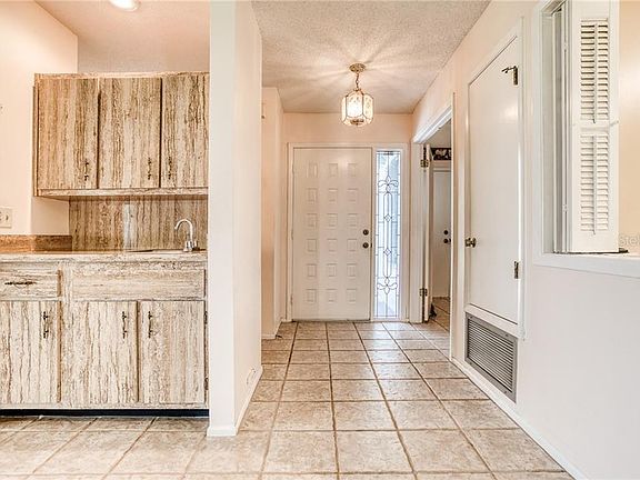 5th image of 521 Stanton Pl