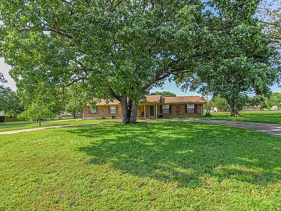 2nd image of 206 Clover Dr