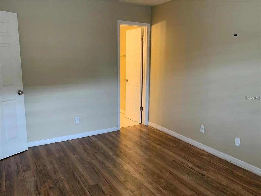 2 bed, 2.0 bath, 918 sqft, $1,450 — Photo 2