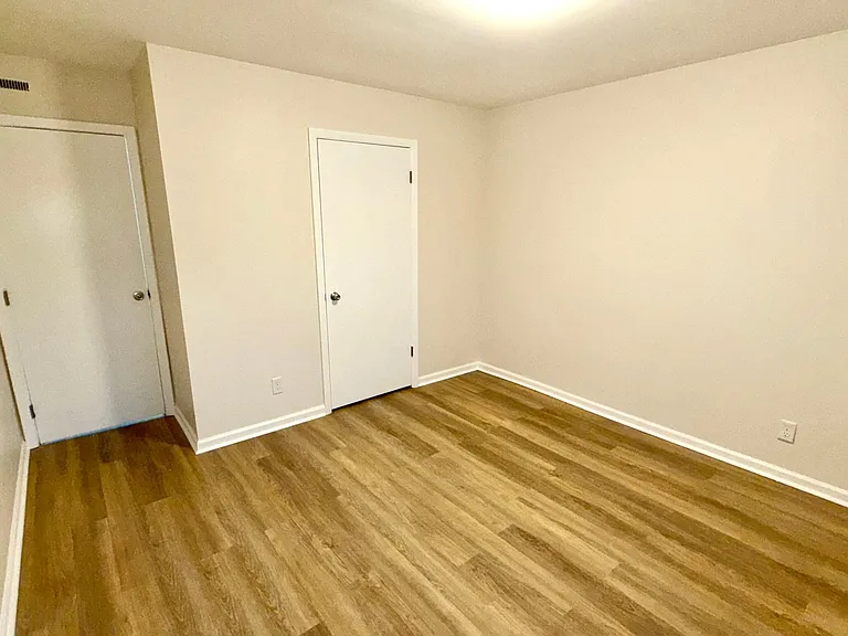 Sherwood Forest Apartments — Photo 21