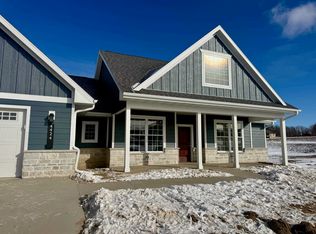 4424 Rustic Point Ln, Dubuque, IA 52002