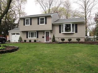 112 Apple Blossom Ln, Middletown, NJ 07748