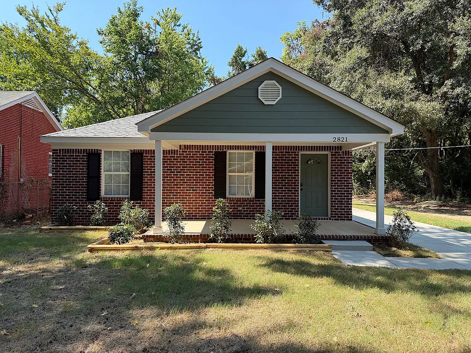 2821 Woodlawn Ter