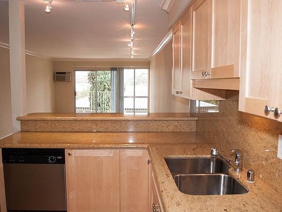 3rd image of 616 N Flores St APT 307