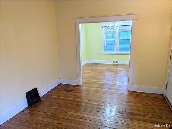 3rd image of 1247 Emerson Ave