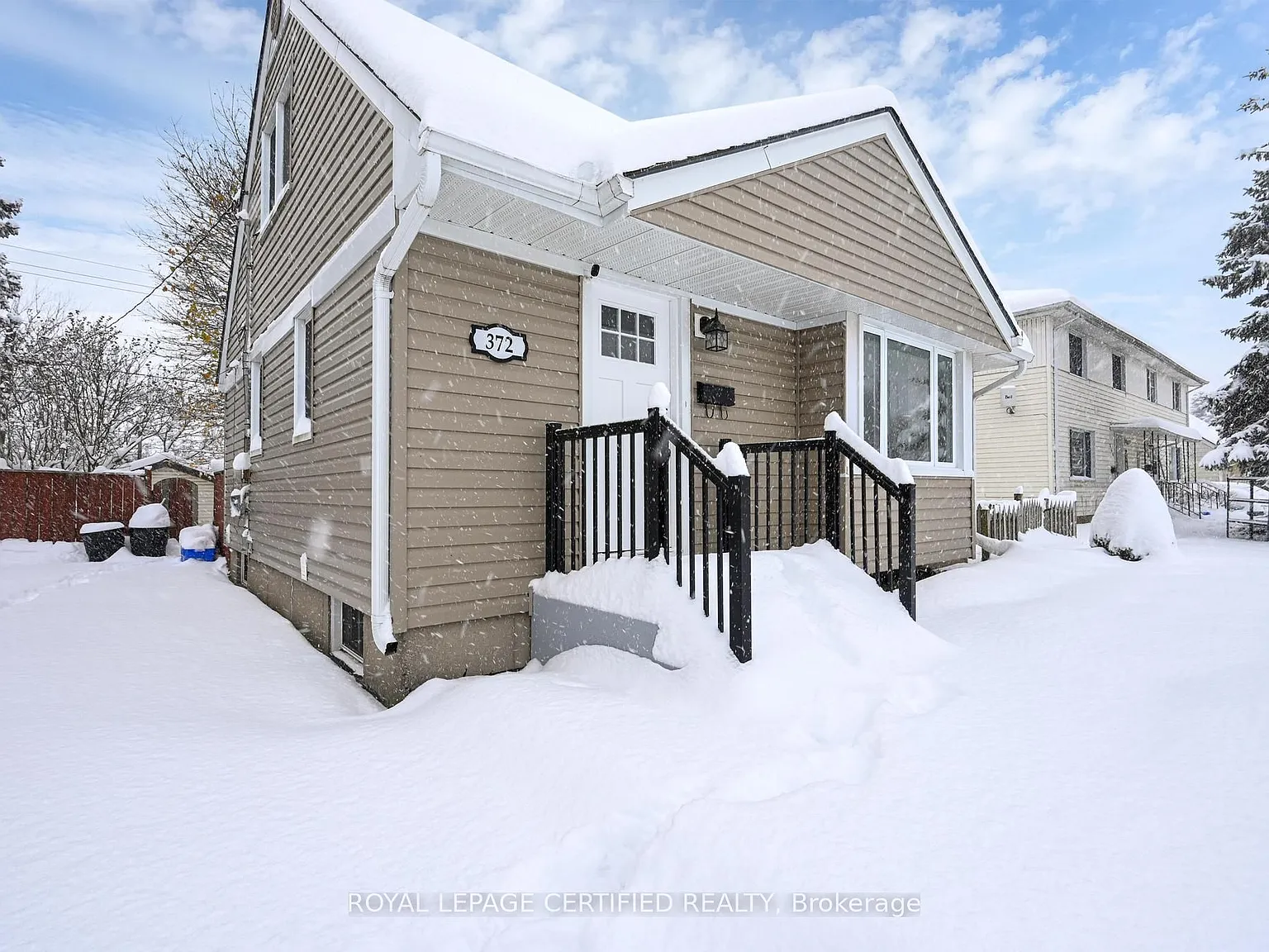 4 bed, $2,400 — Photo 2