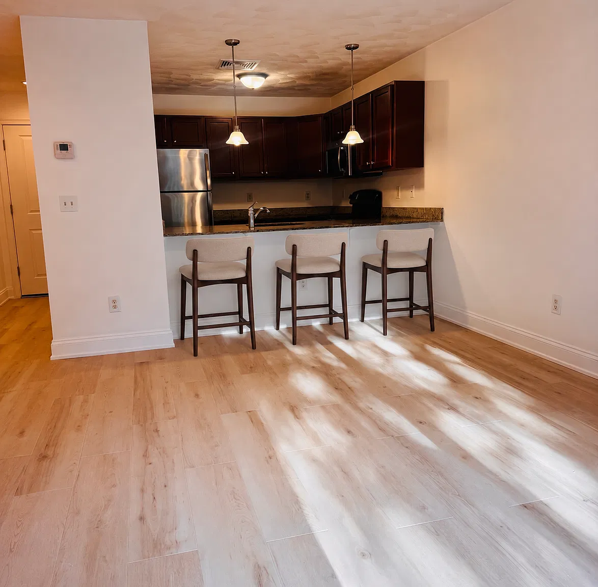 Americana Apartments — Photo 1