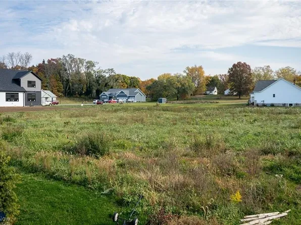 747 Grandview Cir, Hartville, OH 44632