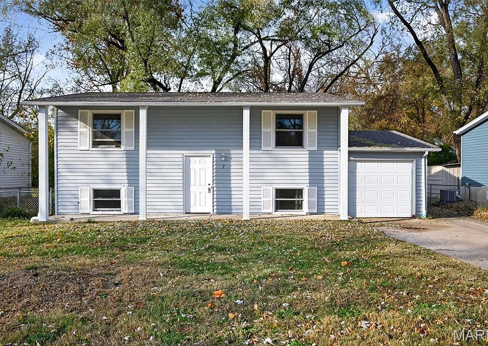 1st image of 7 Marveline Dr