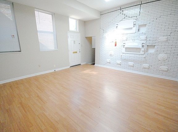 2nd image of 1949 Lynch St #B