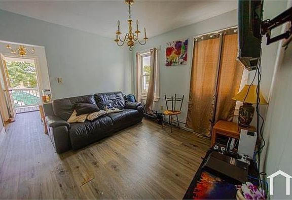 3rd image of 21 Granfield Ave Floor 2