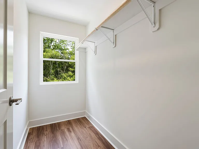 711 Gerard St #A — Photo 22