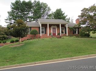 206 Meadowbrook Rd, Staunton, VA 24401