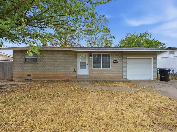 2117 Queensbury Rd, Moore, OK 73160
