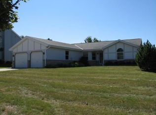 8431 W Beacon Hill Dr, Franklin, WI 53132