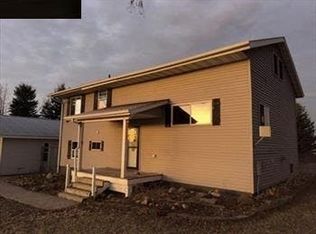 2955 York Ave, Coggon, IA 52218