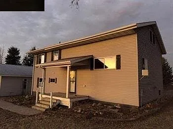 2955 York Ave photo 1