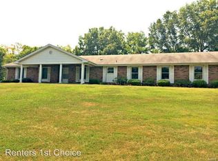 1 E Lake Rd, Fenton, MO 63026