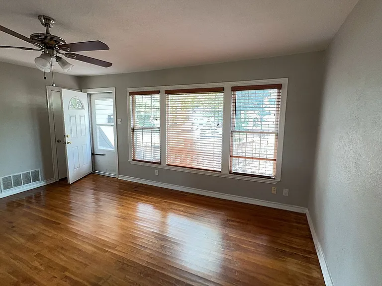 1207 Redondo Dr — Photo 5
