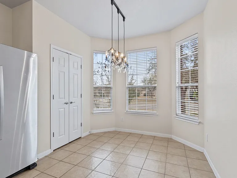 652 Dark Horse Ln — Photo 8